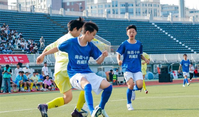 意昂体育下载-2026年南昌市青少年校园足球超级联赛开赛