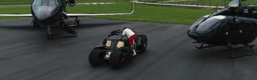 好几个小目标🤑内马尔晒私人玩具：价值数千万美元飞机、战车