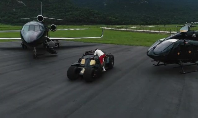 好几个小目标🤑内马尔晒私人玩具：价值数千万美元飞机、战车