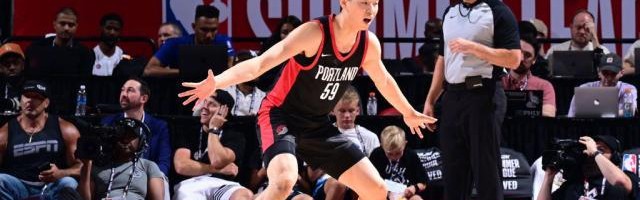 意昂体育下载-队友生病捞到7分钟首秀 崔永熙为这一刻随时待命！