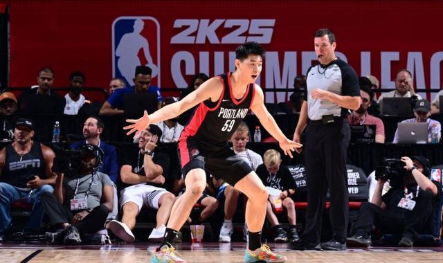 意昂体育下载-队友生病捞到7分钟首秀 崔永熙为这一刻随时待命！