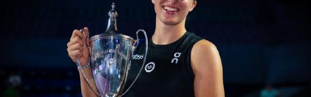 意昂体育下载-最后一个月大逆袭！斯瓦泰克首夺总决赛重回第一